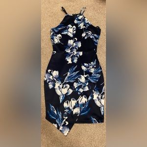NWT blue floral patterned body con dress